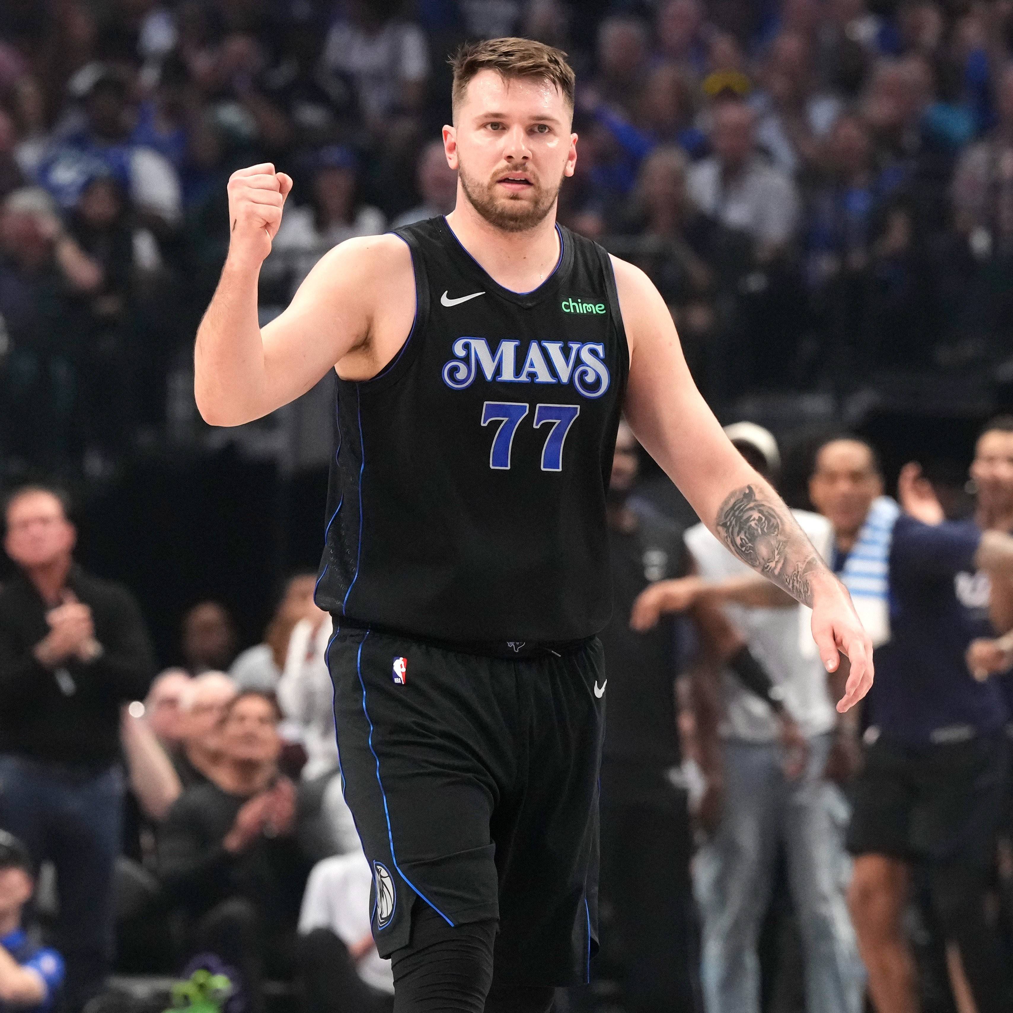 九游官网-东契奇重返赛场，比赛局势复杂首场状态出色，澳大利亚队观众沸腾！